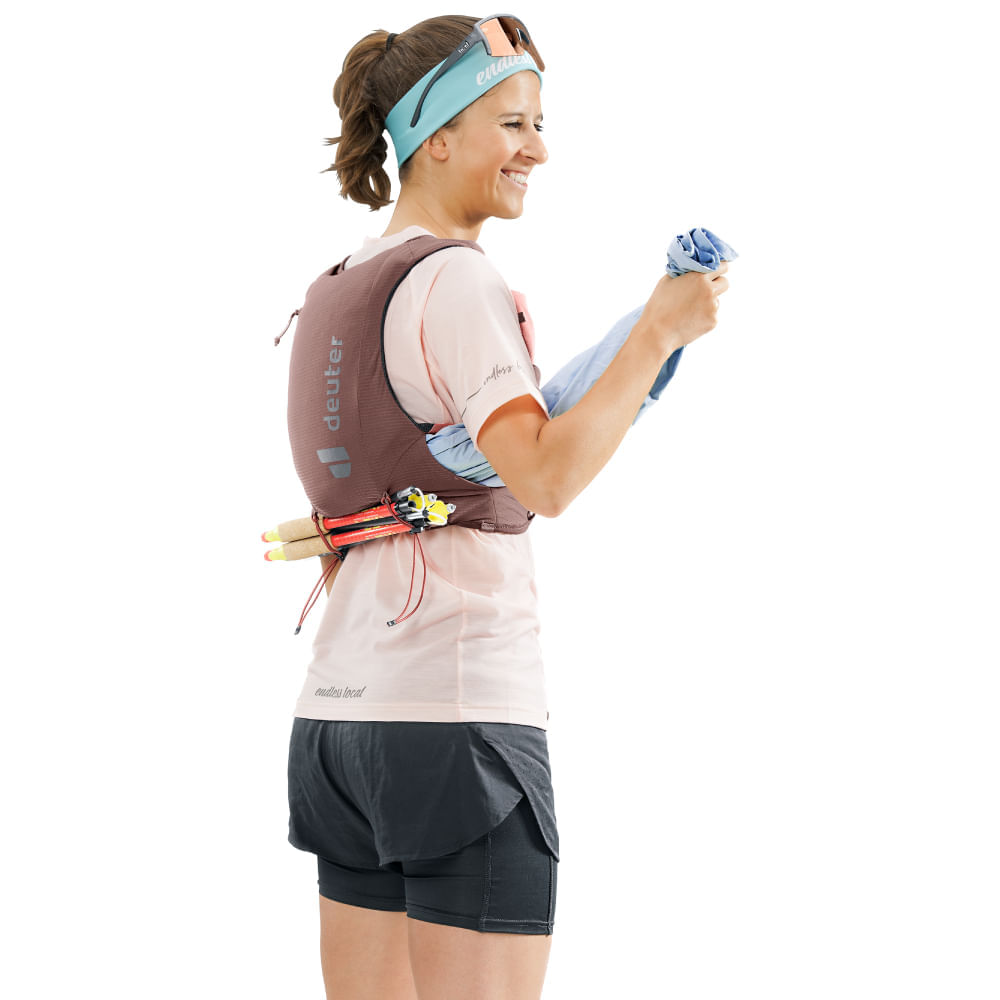 Mochila Para Trilhas Traick 5 SL M Deuter Tecido Elástico Respirável Sistema de Hidratação Roxa