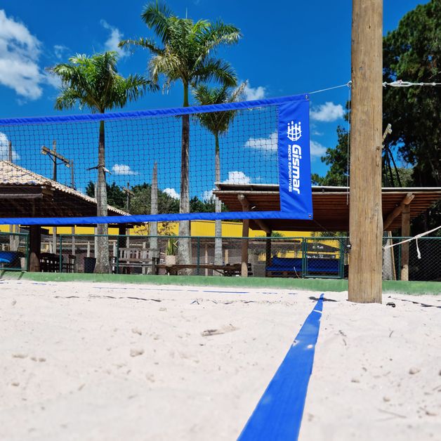 Decathlon abre maior loja da rede com quadra de areia e piscina