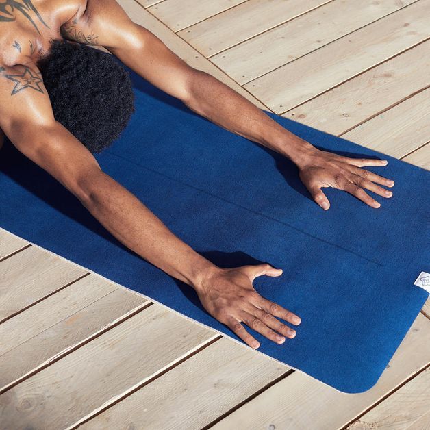 YOGA-GRIP-TOWEL-BLUE-GREY-UNIQUE