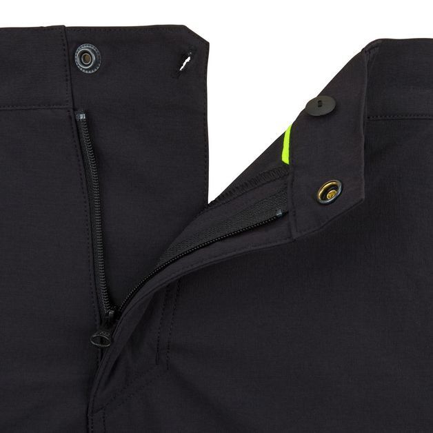 race-m-bermuda-shorts-black-l7