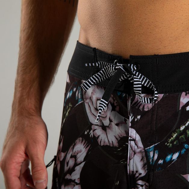 Bermuda-Masculina-de-Surf-500-20\--preto-azulmarinho-G